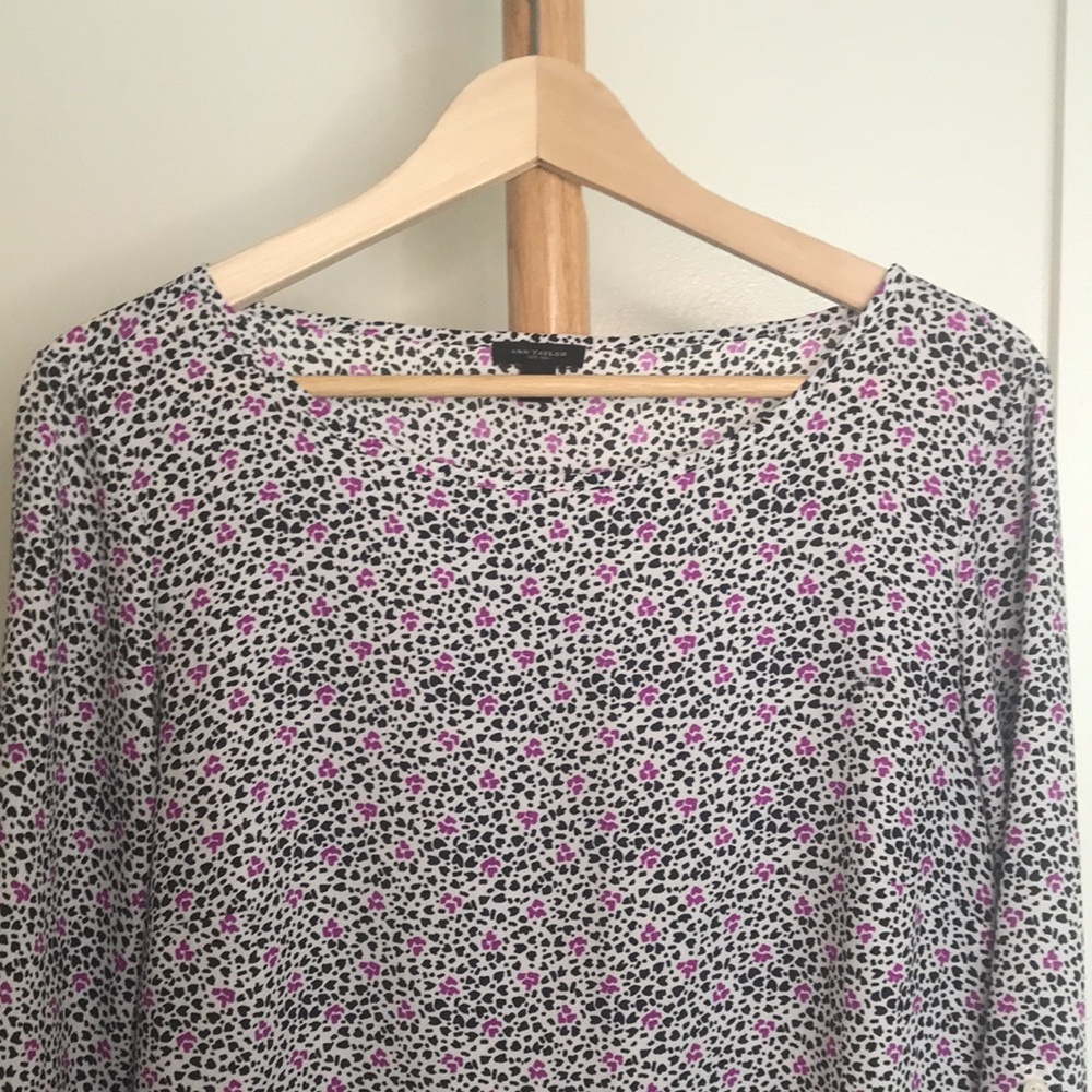 Ann Taylor convertible sleeve blouse. Size M.